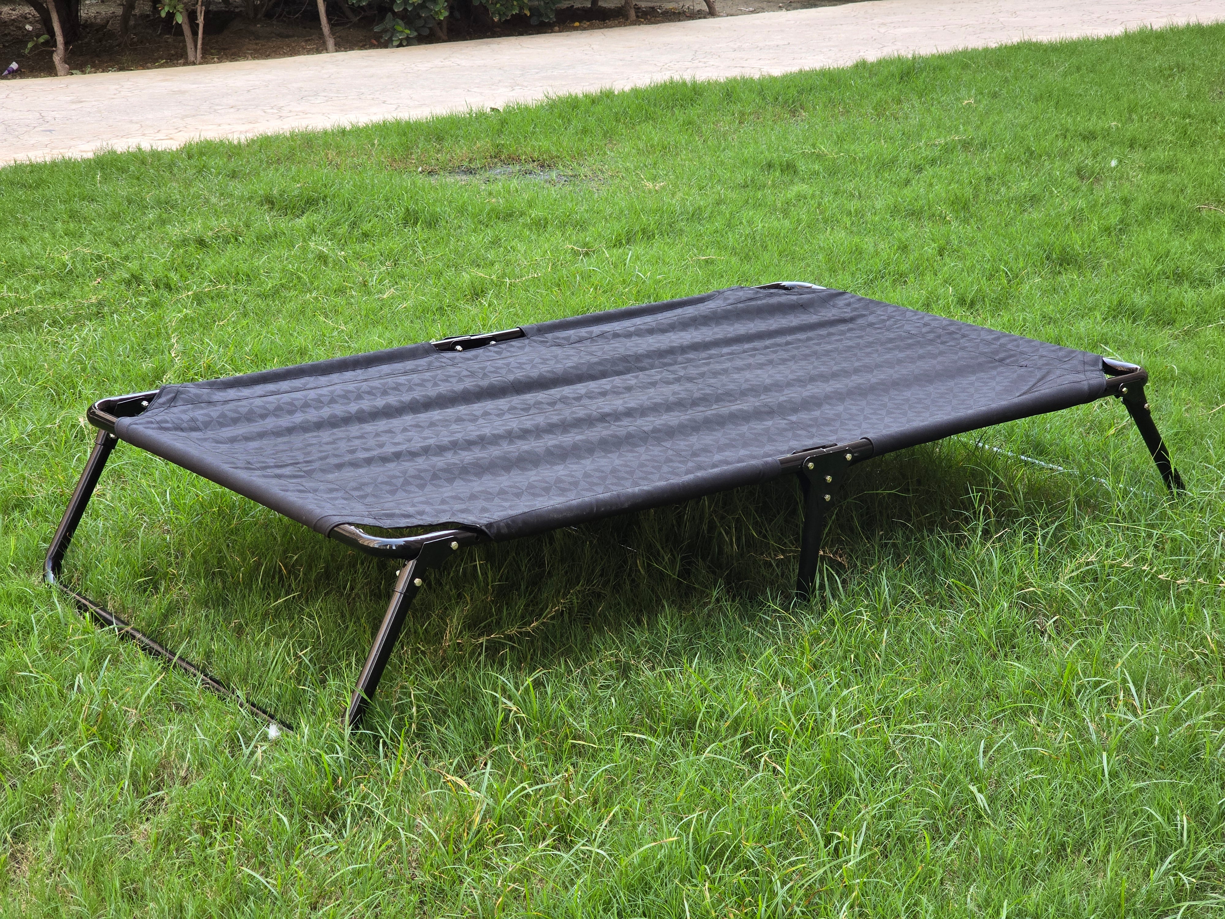 Foldable Elevated Dog Bed – Heavy-Duty, Portable & Washable